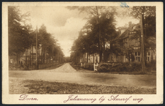 17717 Gezicht in de Julianaweg ter hoogte van de kruising met de Amersfoortseweg bij Doorn.